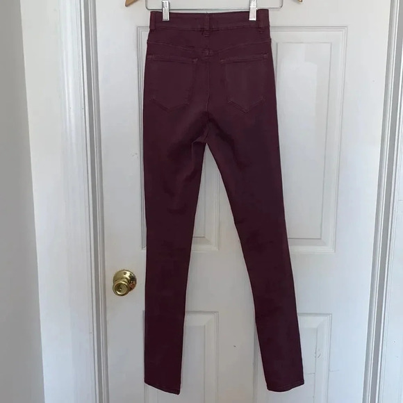 Fashion Nova ripped front jeans - Picture 3 of 4